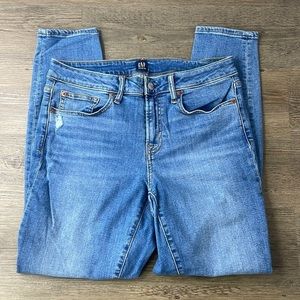 GAP Women’s Mid Rise Distressed Curvy True Skinny Jeans, size 31